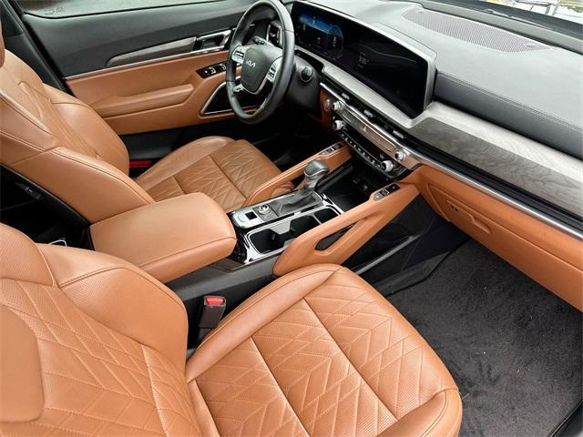 Photo of 2024 Ebony Black Kia Telluride