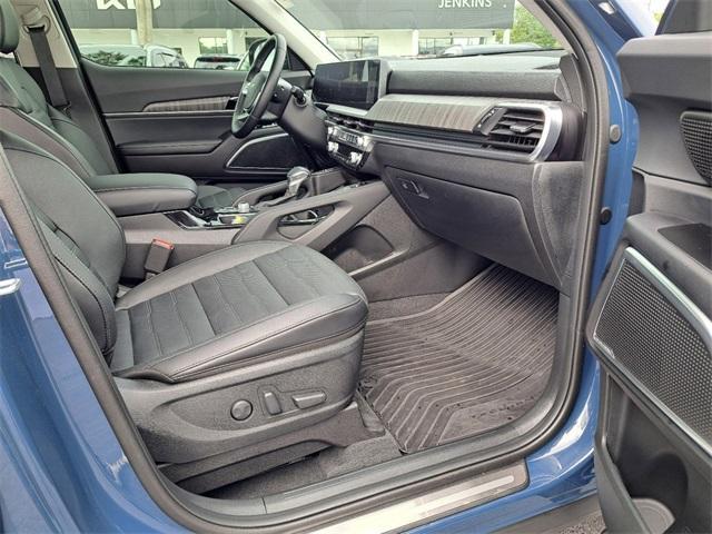 Photo of 2024 Midnight Black Kia Telluride