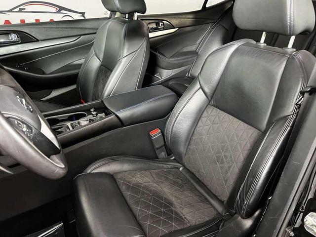 Photo of 2018 Super Black Nissan Maxima