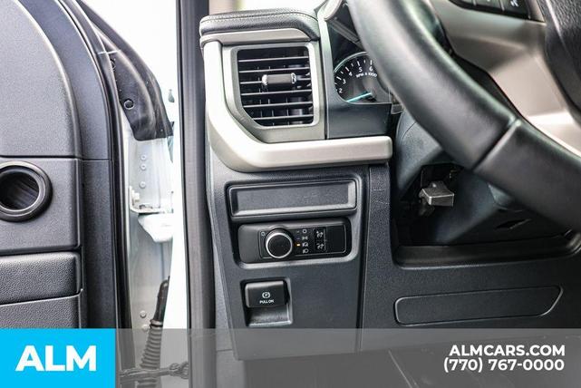 Photo of 2024 Oxford White Ford Expedition Max