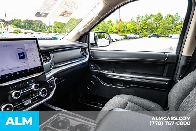 Photo of 2024 Oxford White Ford Expedition Max