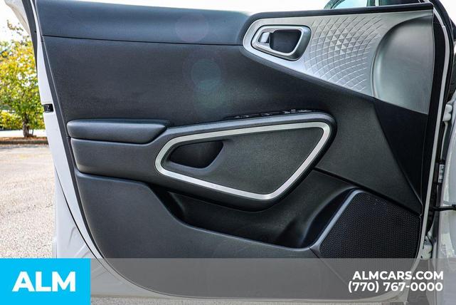 Photo of 2024 Snow White Pearl Kia Soul
