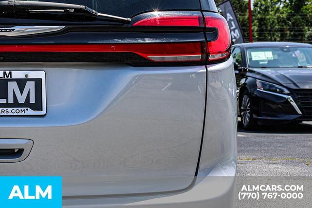 Photo of 2024 Silver Mist Clearcoat Chrysler Pacifica