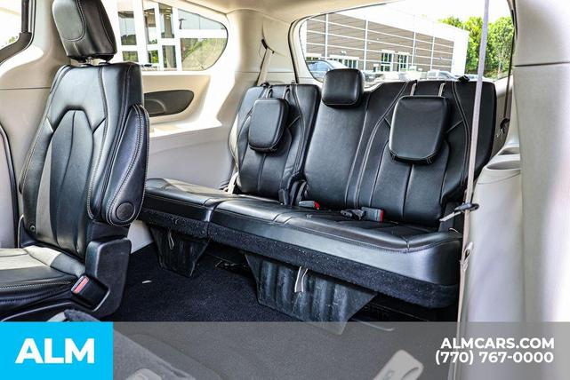 Photo of 2024 Silver Mist Clearcoat Chrysler Pacifica
