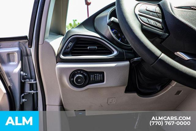 Photo of 2024 Silver Mist Clearcoat Chrysler Pacifica