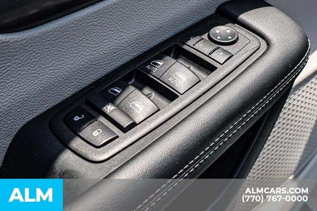 Photo of 2024 Silver Mist Clearcoat Chrysler Pacifica