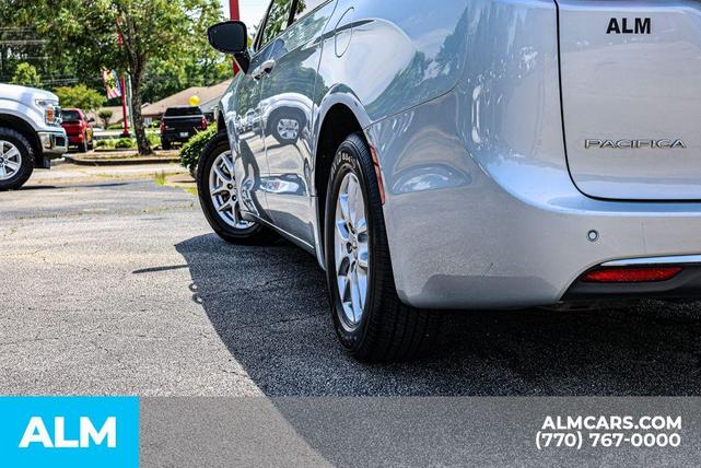 Photo of 2024 Silver Mist Clearcoat Chrysler Pacifica