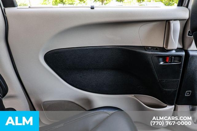 Photo of 2024 Silver Mist Clearcoat Chrysler Pacifica