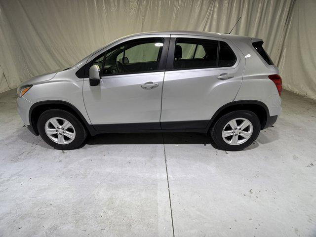Photo of 2017 Silver Ice Metallic Chevrolet Trax