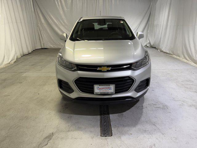 Photo of 2017 Silver Ice Metallic Chevrolet Trax