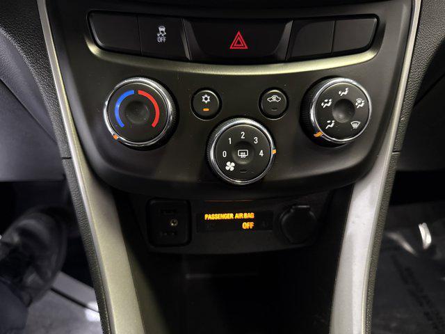 Photo of 2017 Silver Ice Metallic Chevrolet Trax
