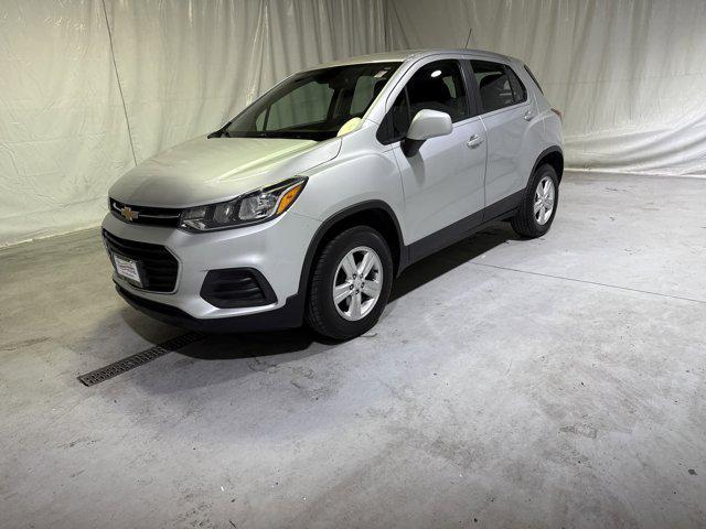 Photo of 2017 Silver Ice Metallic Chevrolet Trax