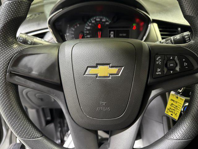 Photo of 2017 Silver Ice Metallic Chevrolet Trax