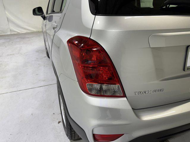 Photo of 2017 Silver Ice Metallic Chevrolet Trax
