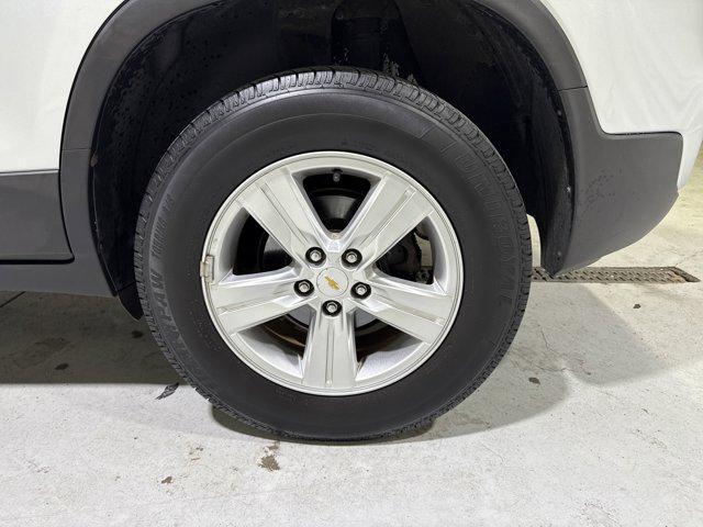 Photo of 2017 Silver Ice Metallic Chevrolet Trax