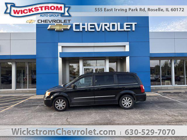 Photo of 2014 Brilliant Black Crystal Pearlcoat Chrysler Town & Country