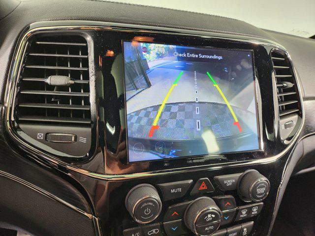 Photo of 2019 Diamond Black Crystal Pearlcoat Jeep Grand Cherokee