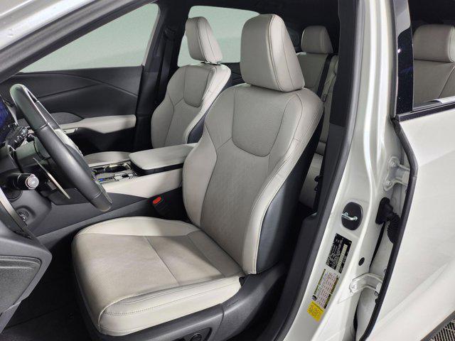 Photo of 2023 Eminent White Pearl Lexus RX 350