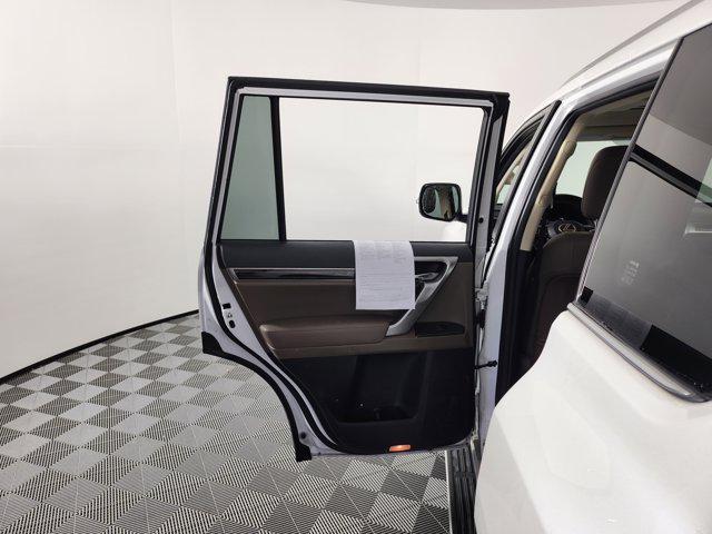 Photo of 2023 Eminent White Pearl Lexus GX 460
