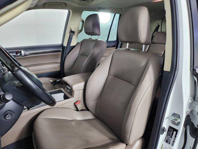 Photo of 2023 Eminent White Pearl Lexus GX 460