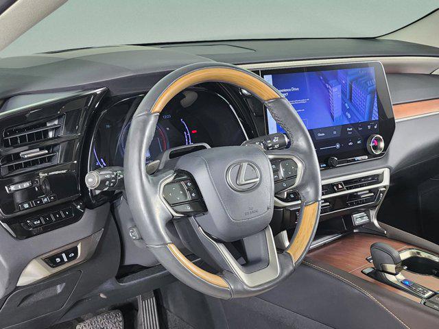 Photo of 2023 Eminent White Pearl Lexus RX 350