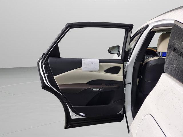 Photo of 2023 Eminent White Pearl Lexus RX 350