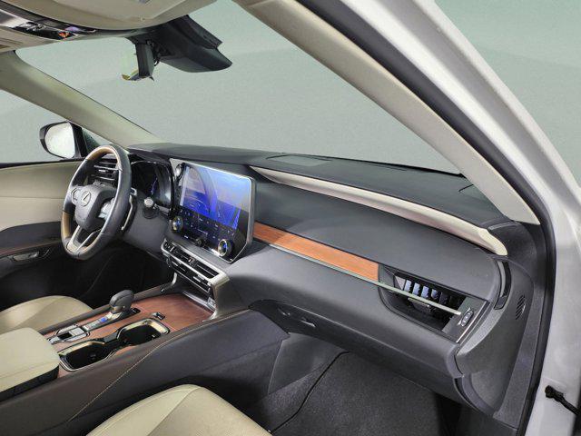 Photo of 2023 Eminent White Pearl Lexus RX 350