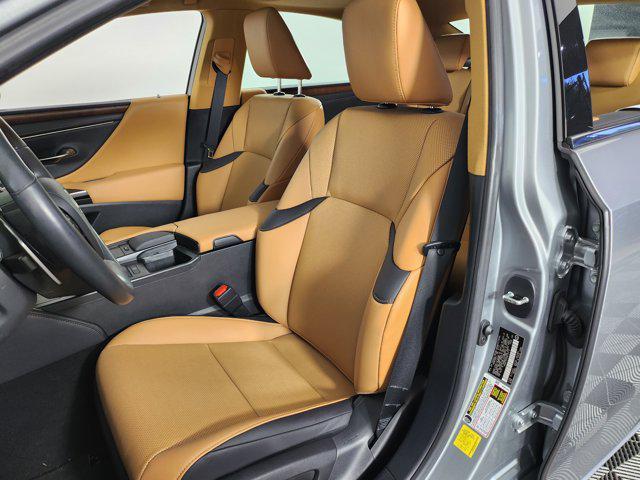 Photo of 2022 Iridium Lexus ES 350
