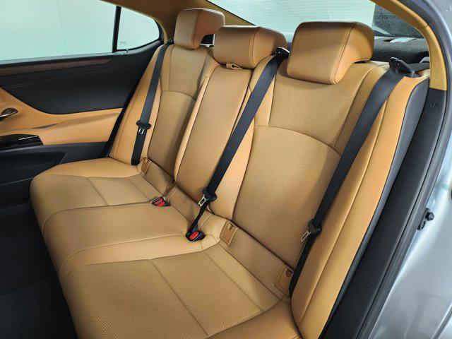Photo of 2022 Iridium Lexus ES 350