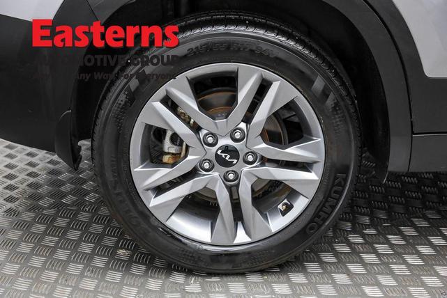 Photo of 2023 Steel Gray Kia Seltos