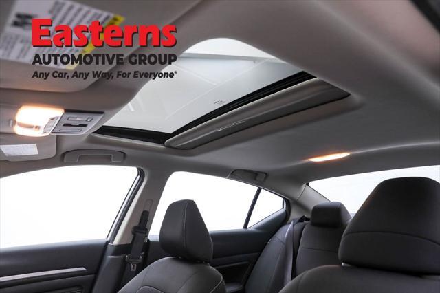 Photo of 2023 Pearl White Tricoat Nissan Altima