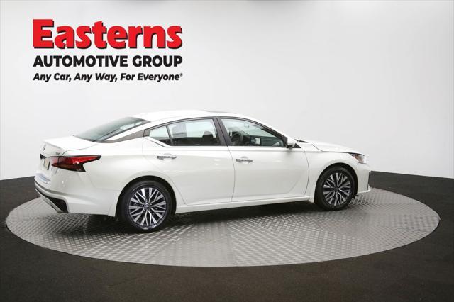 Photo of 2023 Pearl White Tricoat Nissan Altima