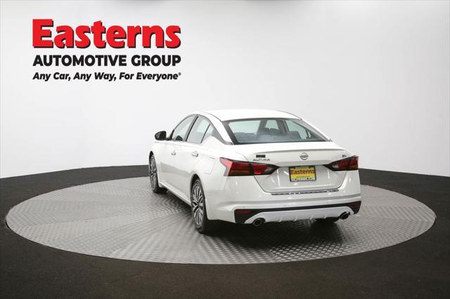 Photo of 2023 Pearl White Tricoat Nissan Altima
