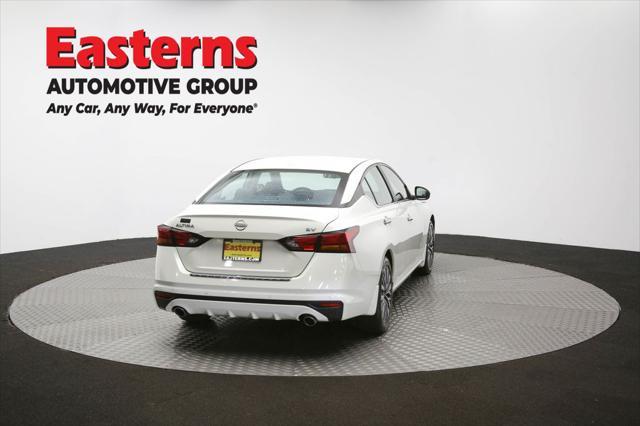 Photo of 2023 Pearl White Tricoat Nissan Altima