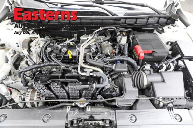 Photo of 2021 Glacier White Nissan Altima