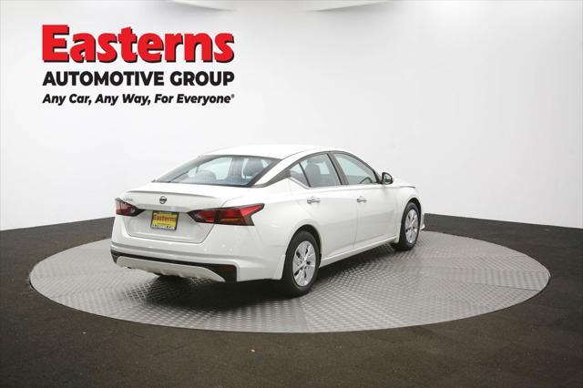 Photo of 2021 Glacier White Nissan Altima