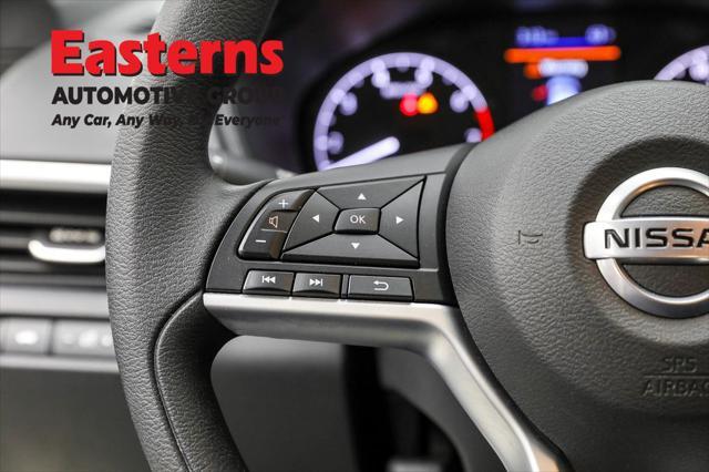 Photo of 2021 Glacier White Nissan Altima