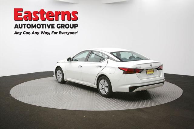 Photo of 2021 Glacier White Nissan Altima