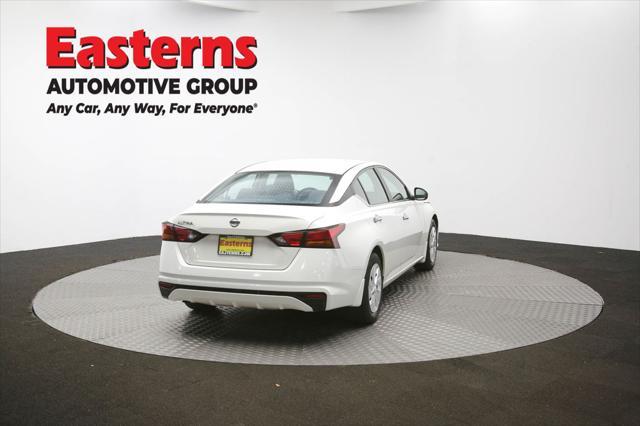 Photo of 2021 Glacier White Nissan Altima