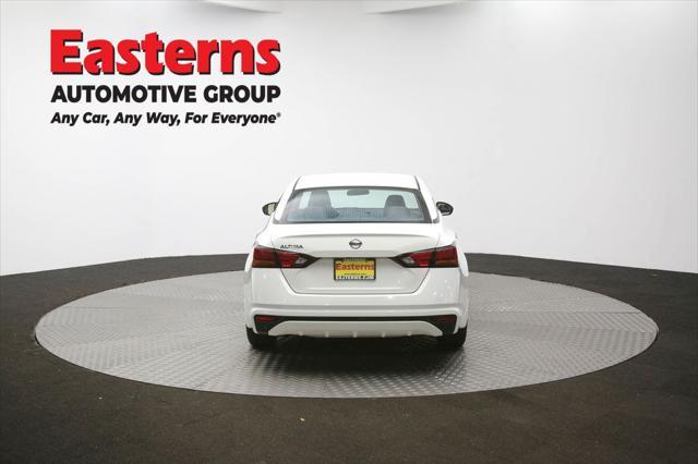 Photo of 2021 Glacier White Nissan Altima