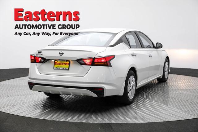 Photo of 2021 Glacier White Nissan Altima