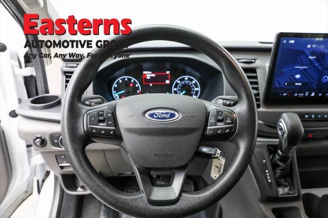 Photo of 2022 OXFORD WHITE Ford Transit-350