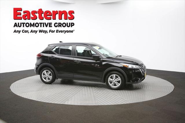 Photo of 2021 Super Black Nissan Kicks