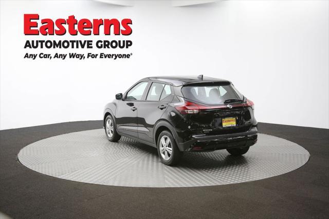 Photo of 2021 Super Black Nissan Kicks