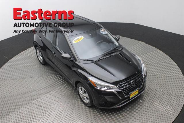 Photo of 2021 Super Black Nissan Kicks