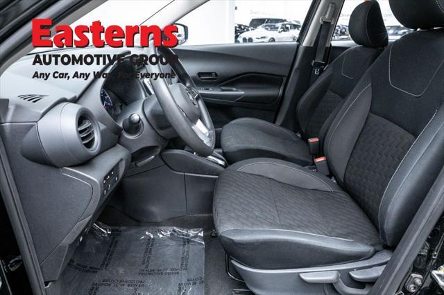 Photo of 2021 Super Black Nissan Kicks