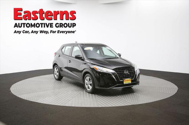 Photo of 2021 Super Black Nissan Kicks