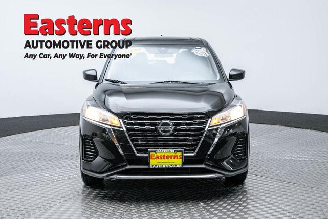 Photo of 2021 Super Black Nissan Kicks