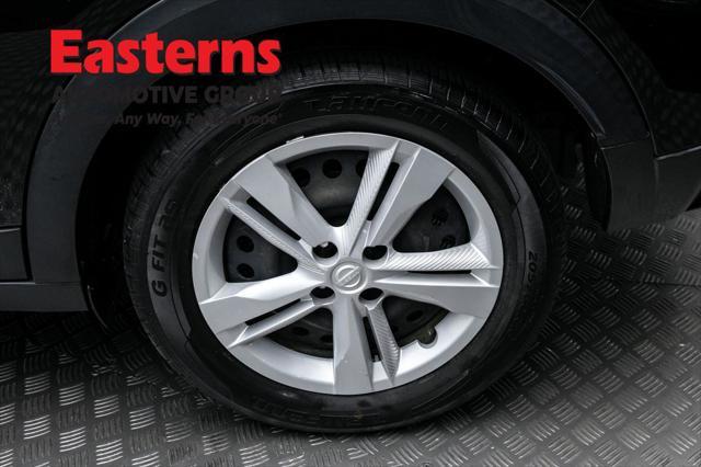 Photo of 2021 Super Black Nissan Kicks