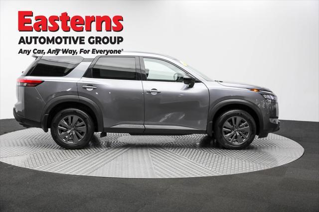 Photo of 2024 Gun Metallic Nissan Pathfinder